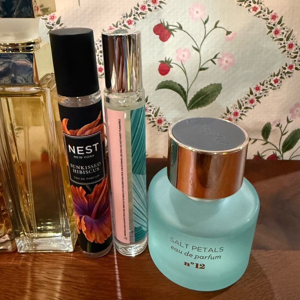 Bundle of Small Travel Mini Size Perfume - Picture 6 of 9